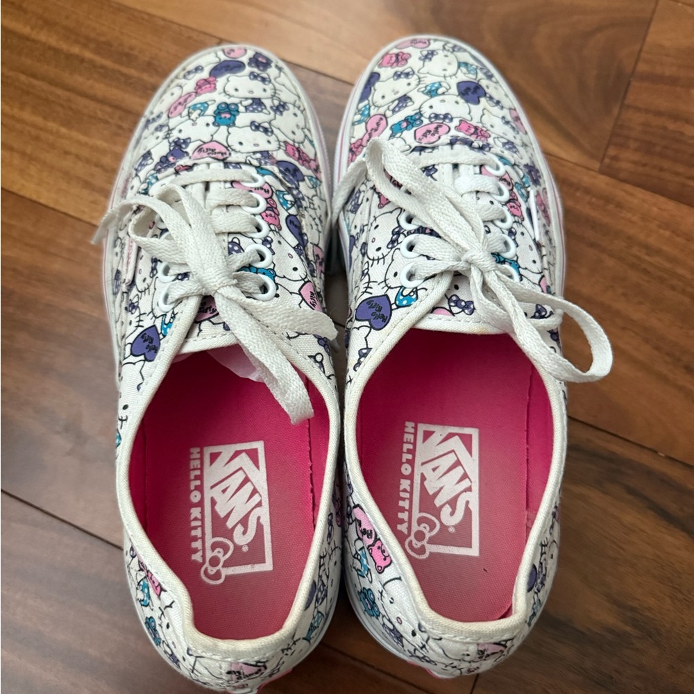 VANS x HELLO KITTY Off The Wall LOW TOP Sneakers UNISEX: Mens 7 Women’s 8.5 US - Picture 3 of 10